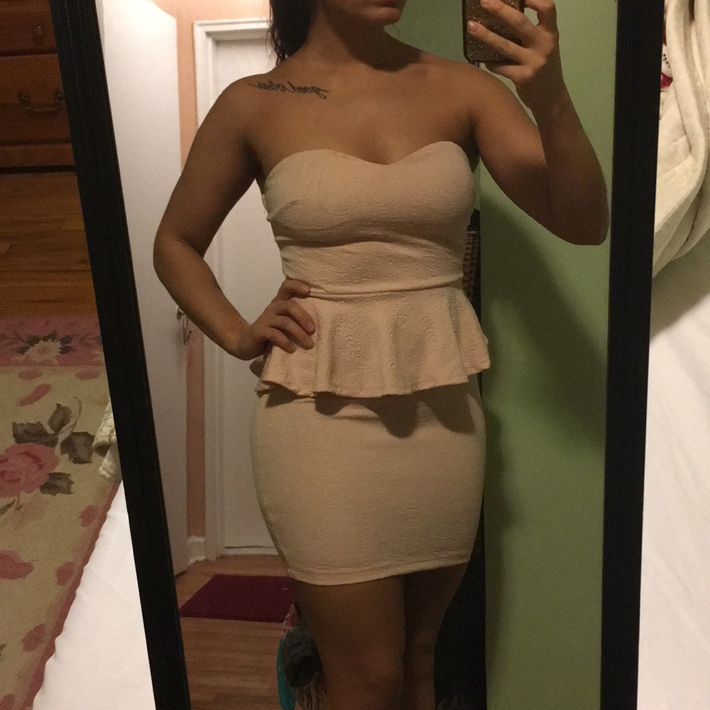 Light pink embroidered dress sweetheart